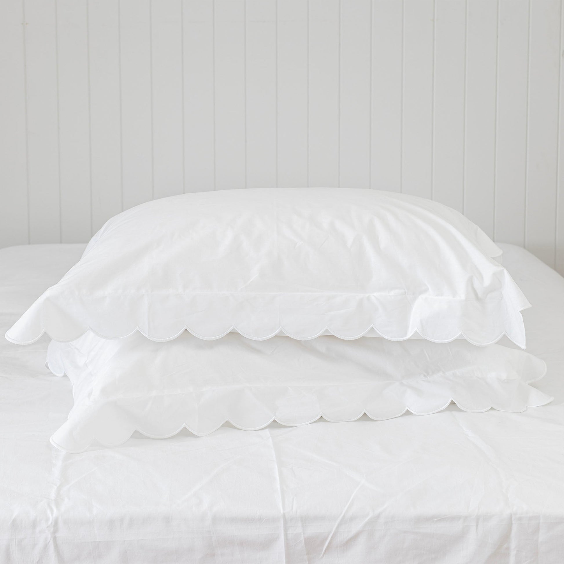Scalloped Edge Cotton Pillowcases in White 450 Thread Count