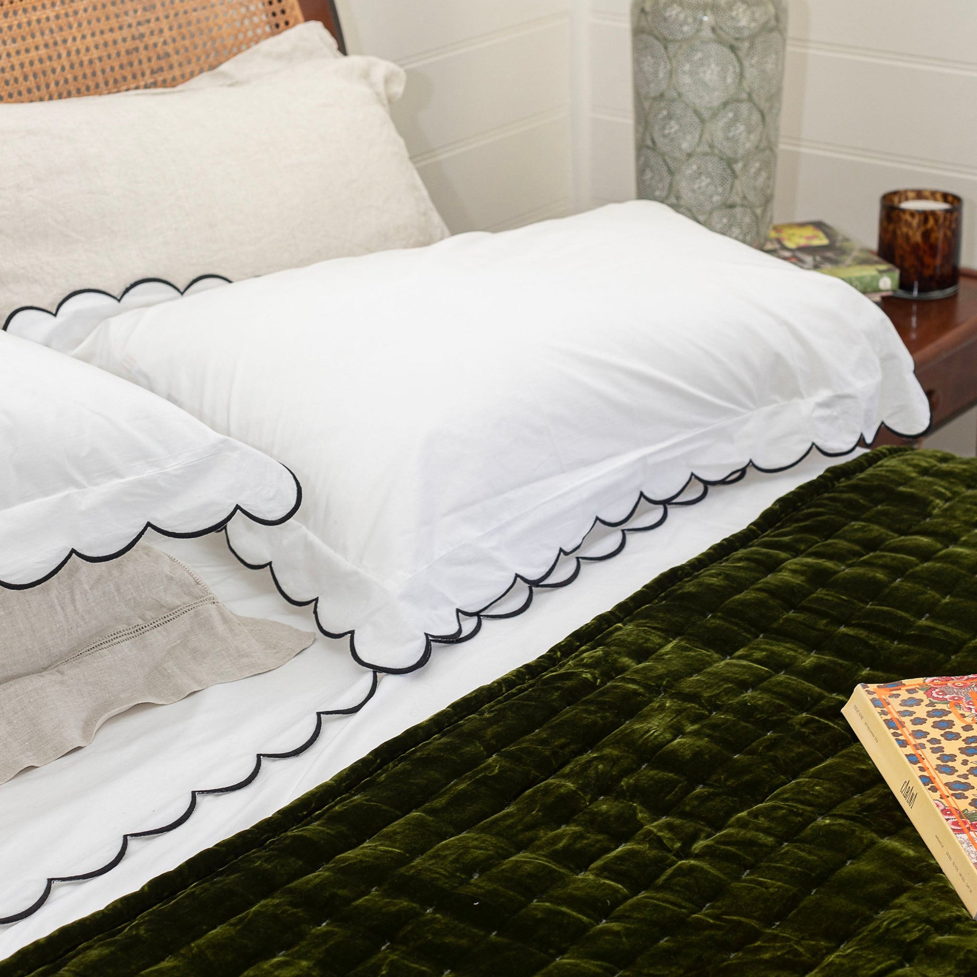 Scalloped Edge Cotton Pillowcases in Black 450 Thread Count