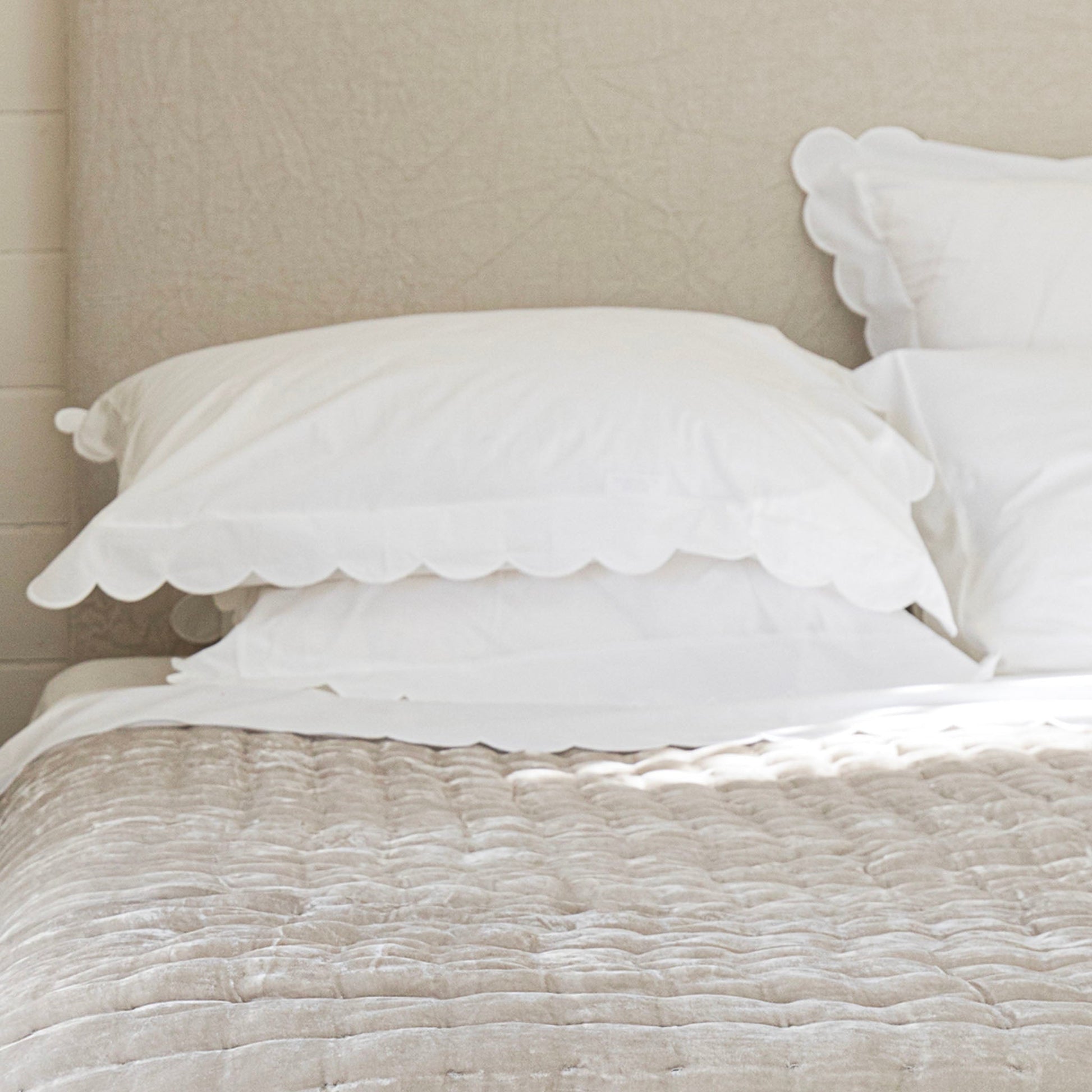 Scalloped Edge Cotton Pillowcases in White 450 Thread Count