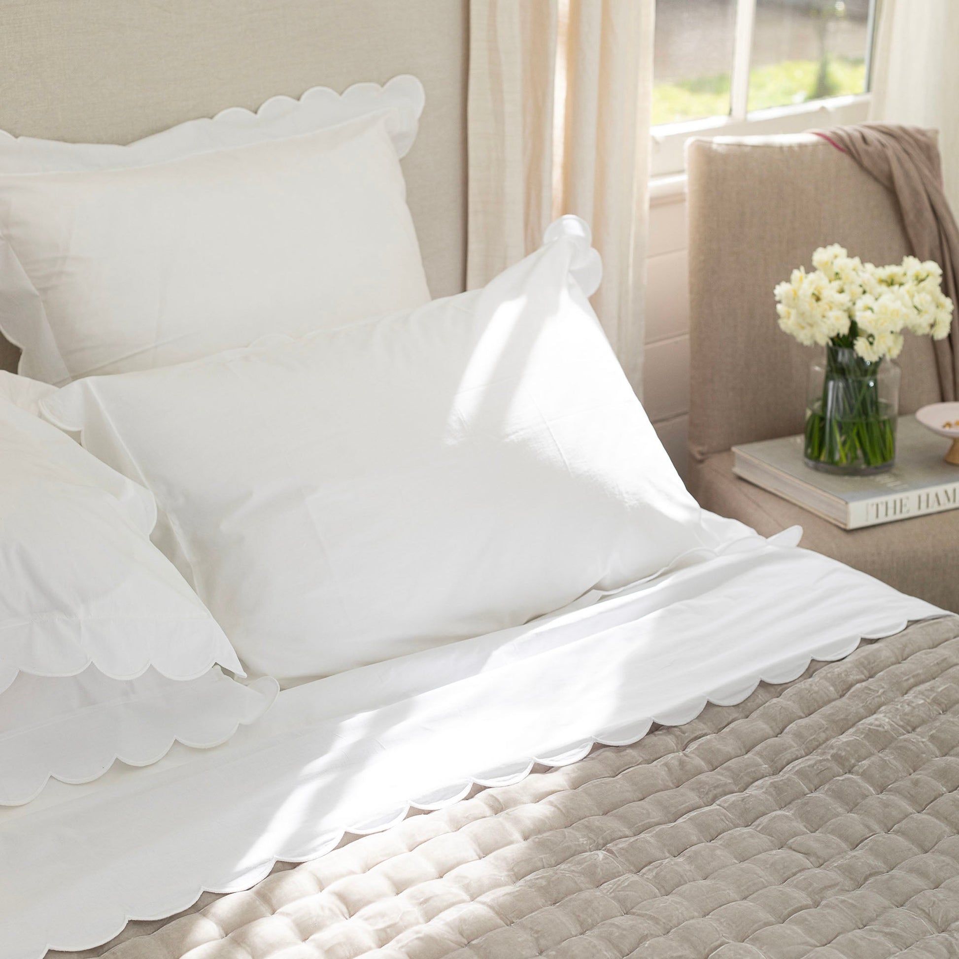 Scalloped Edge Cotton Flat Sheet in White - 450 Thread Count