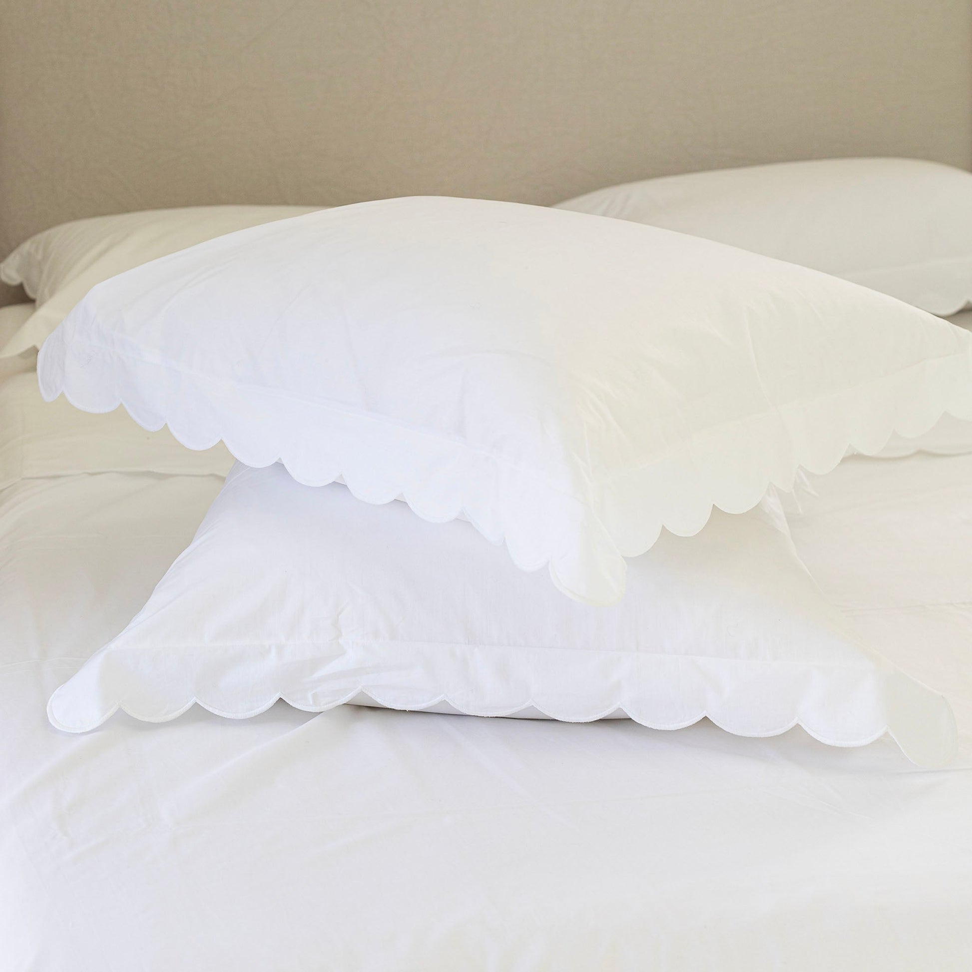 Scalloped Edge Cotton Pillowcases in White 450 Thread Count