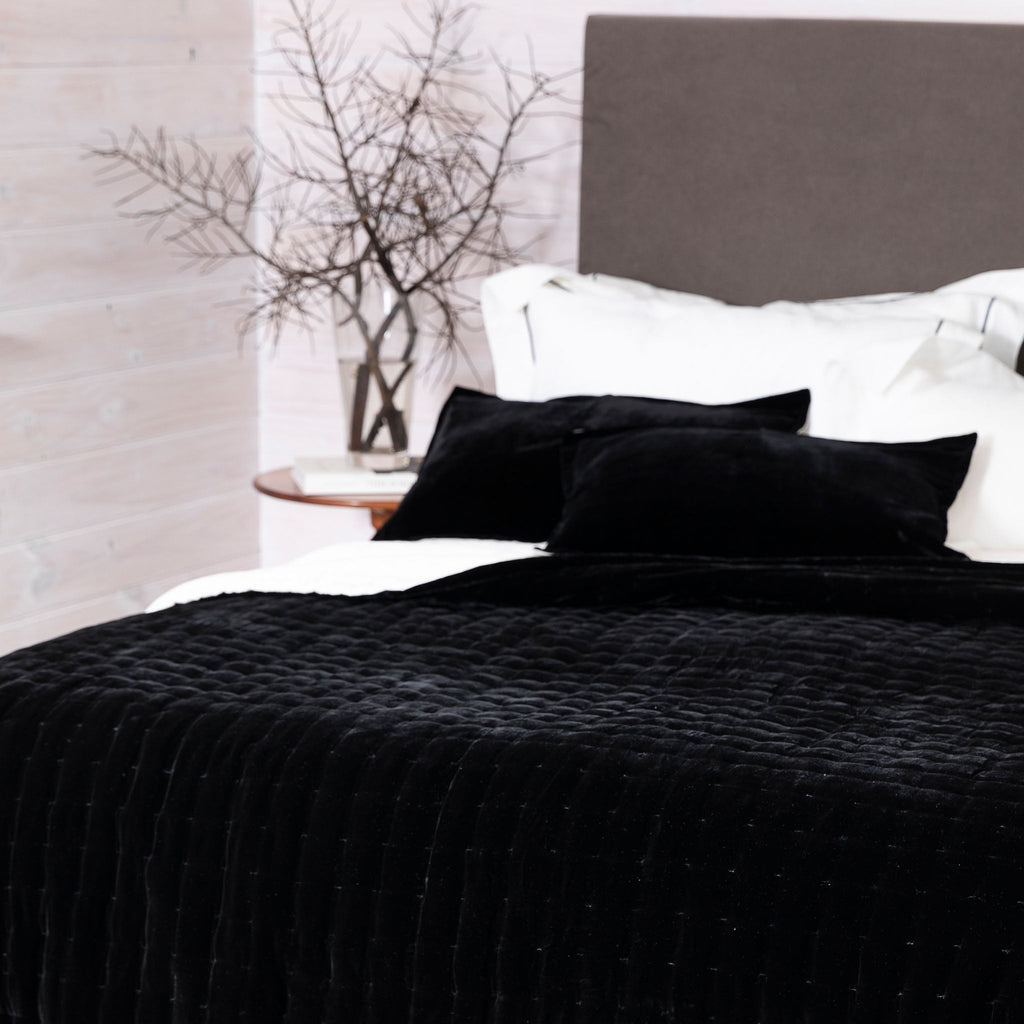 Allure Silk Velvet & Linen Quilt Set - Black