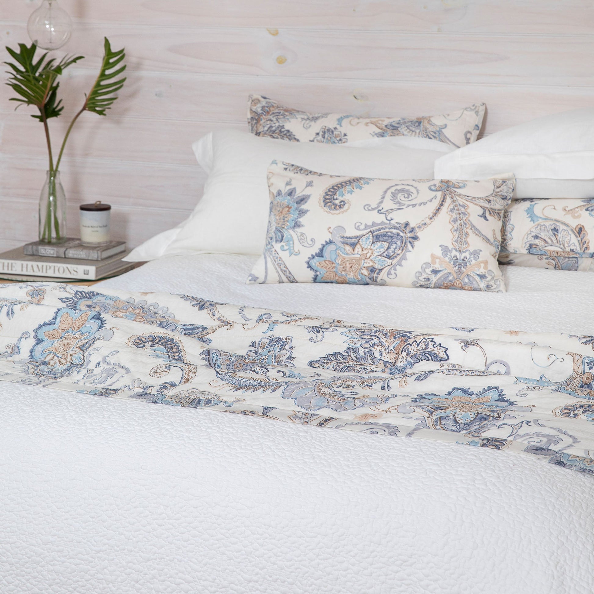 Provencal Cotton Quilt in White