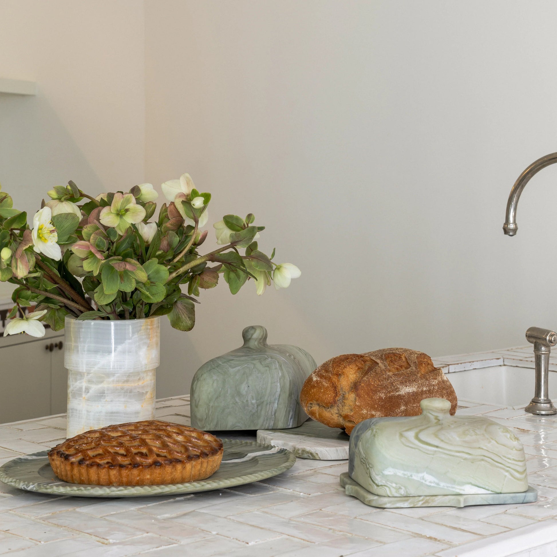 Cameo Oblong Cake Tray