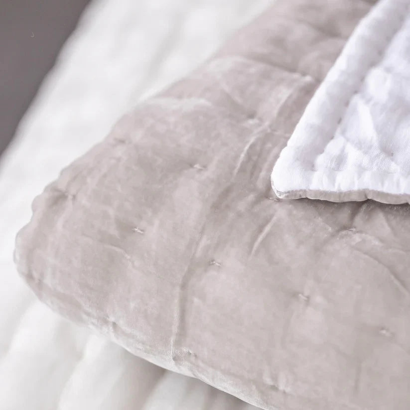Allure Blanc Silk Velvet & Linen Quilt - Pearl