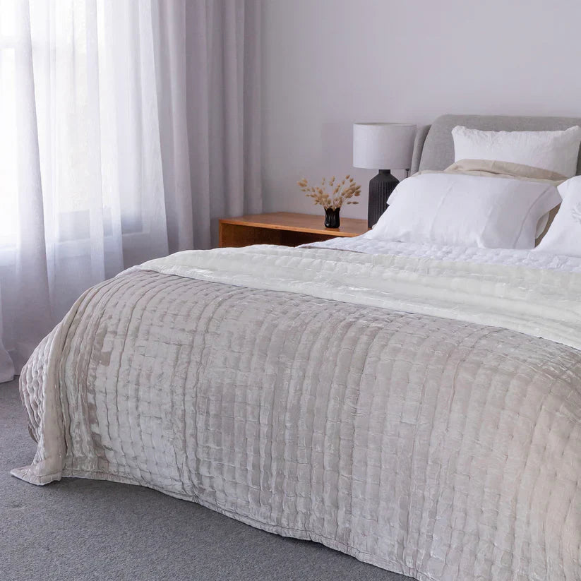 Allure Blanc Silk Velvet & Linen Quilt - Pearl