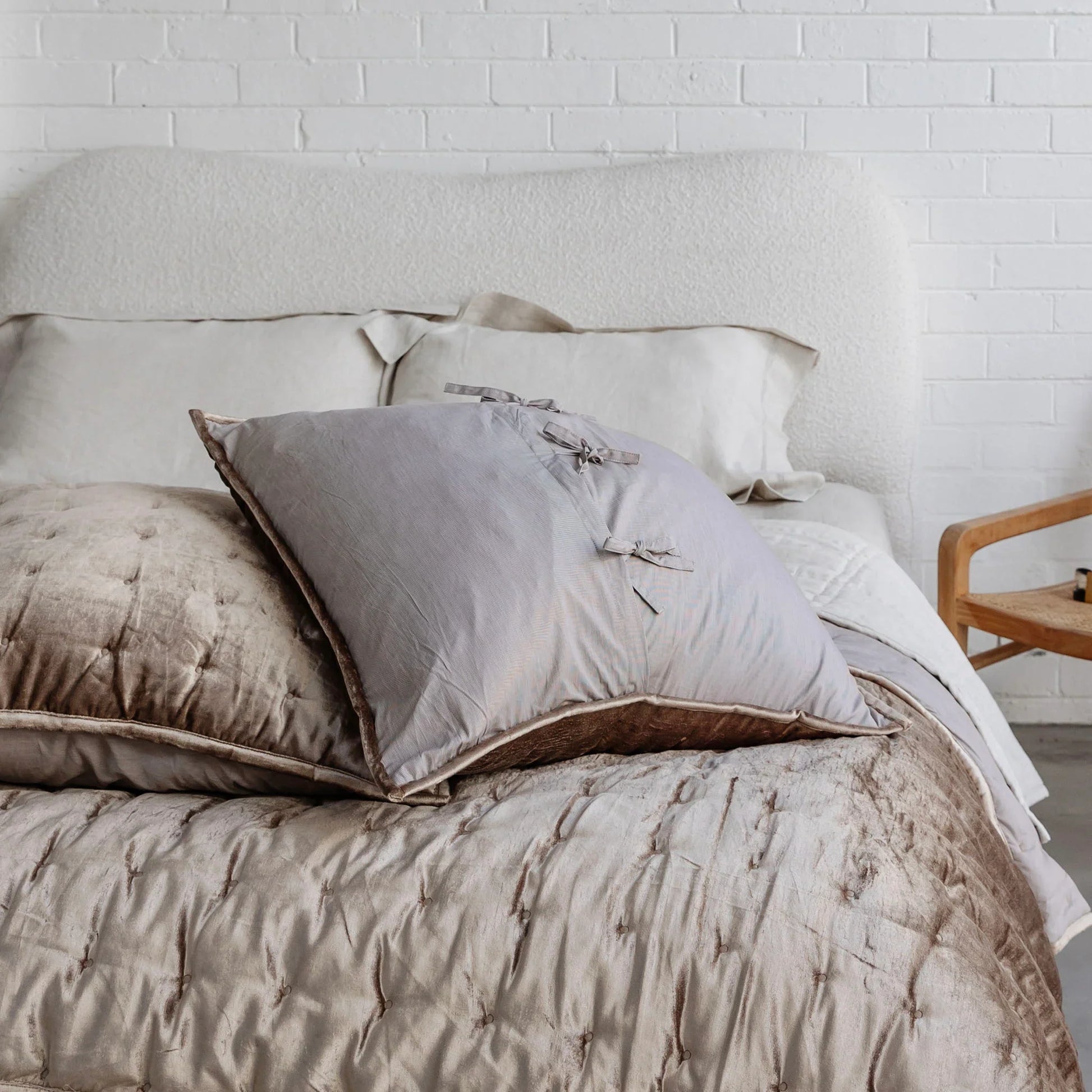 Dainty Cotton Velvet Throw - Mocha