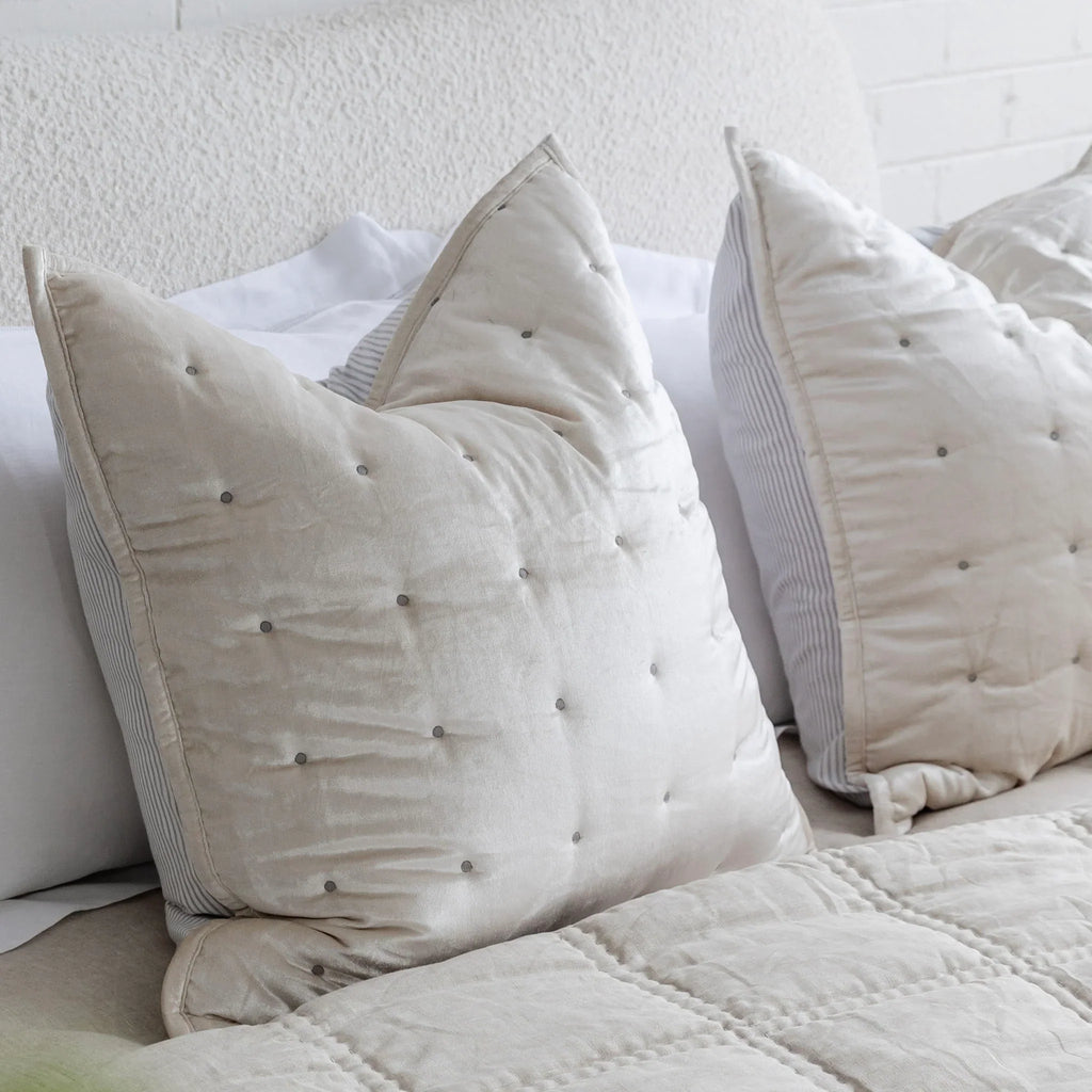 Dainty Cotton Velvet Throw - Snow