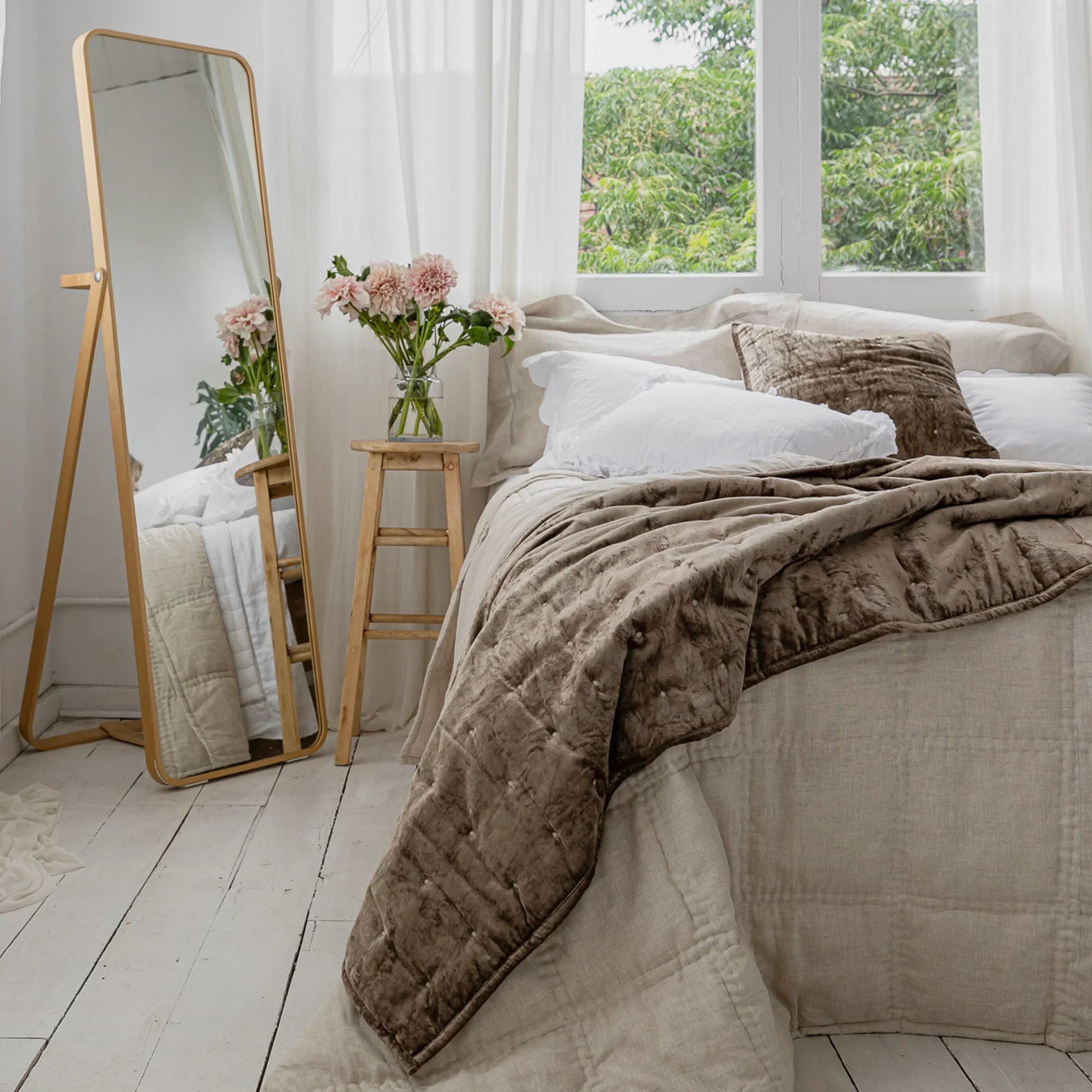 Dainty Cotton Velvet Throw - Mocha