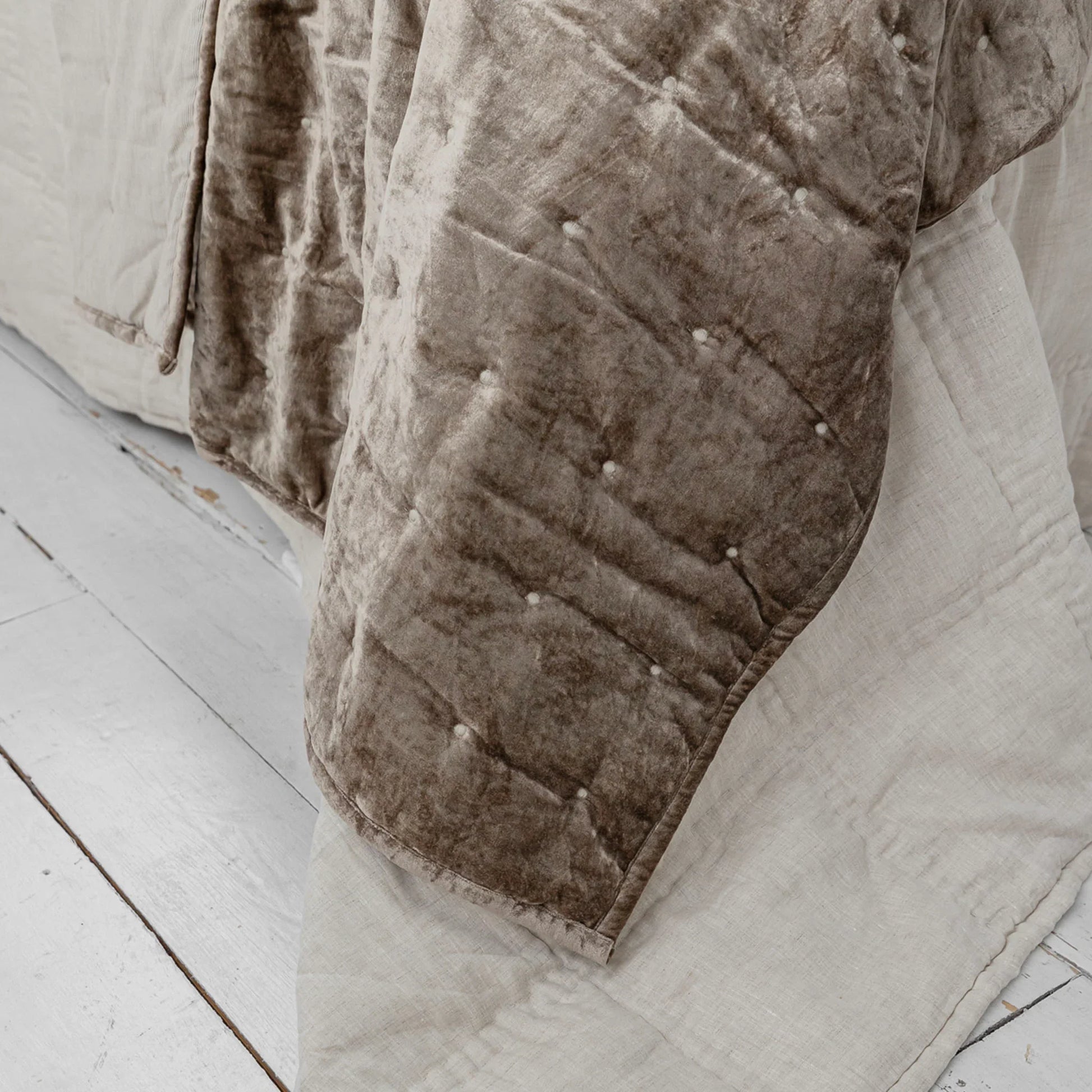 Dainty Cotton Velvet Throw - Mocha