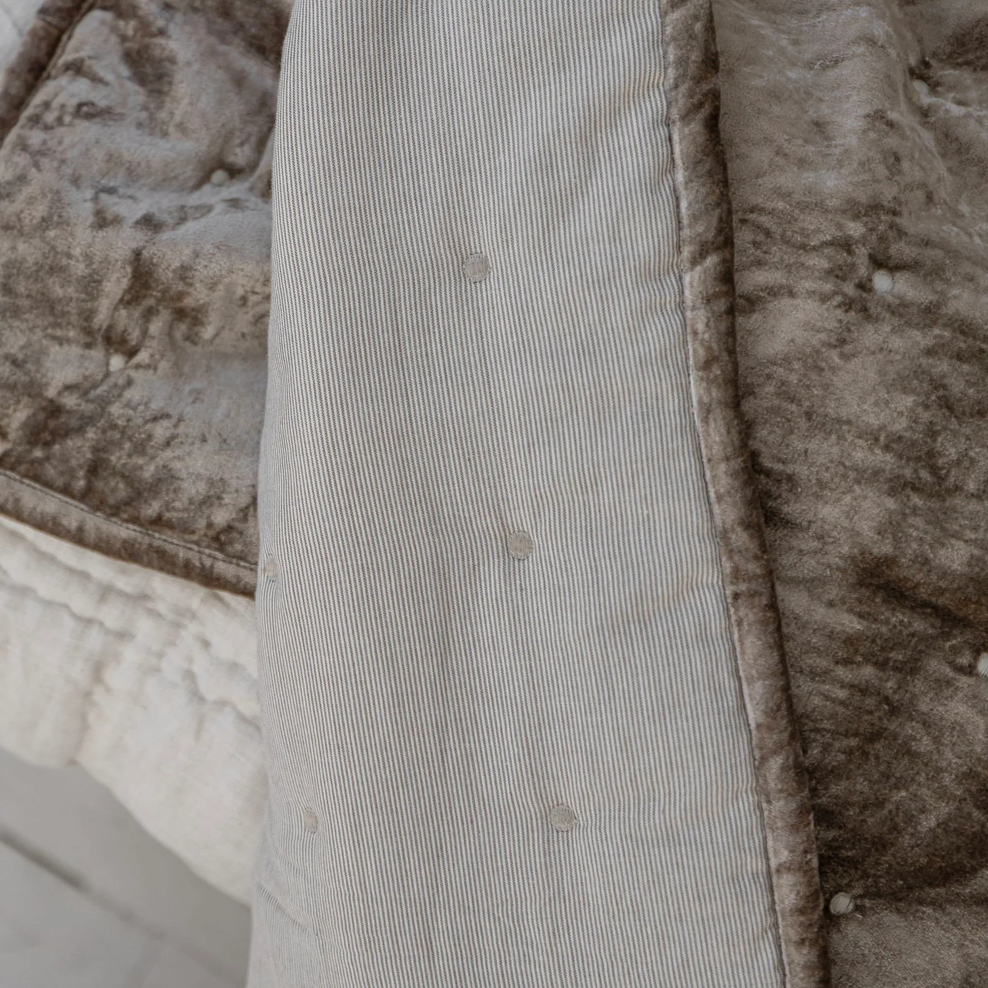 Dainty Cotton Velvet Throw - Mocha