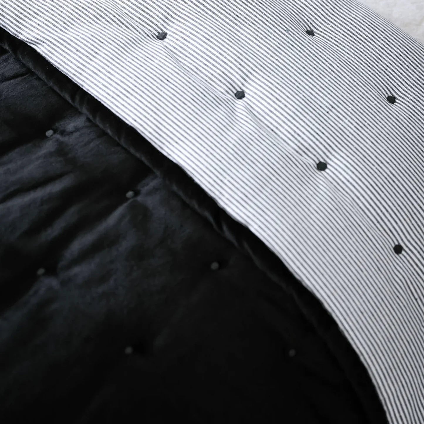 Dainty Cotton Velvet Throw - Black