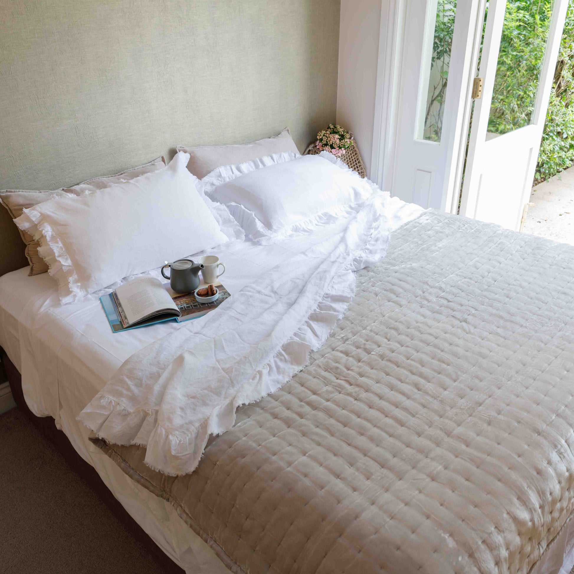 Tempt Silk Velvet Throw in Pearl