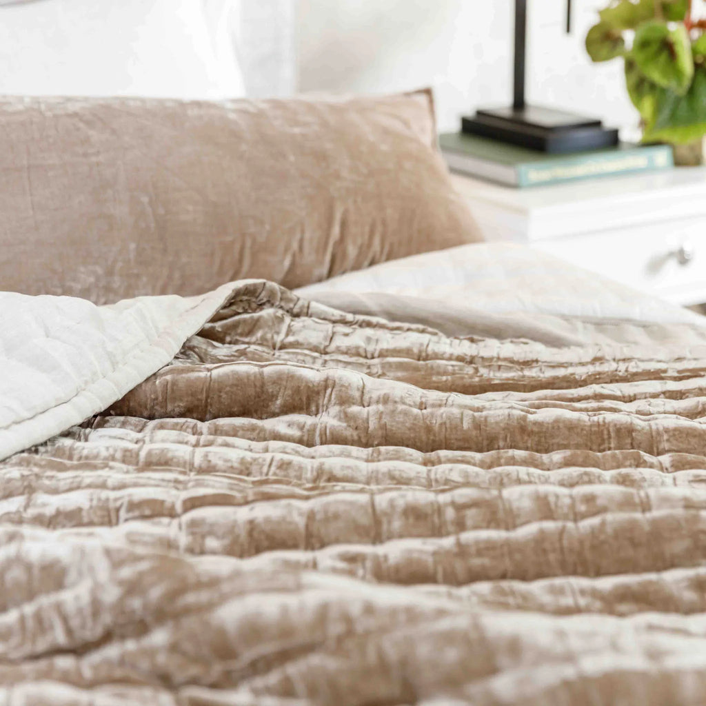 Allure Silk Velvet & Linen Quilt - Latte