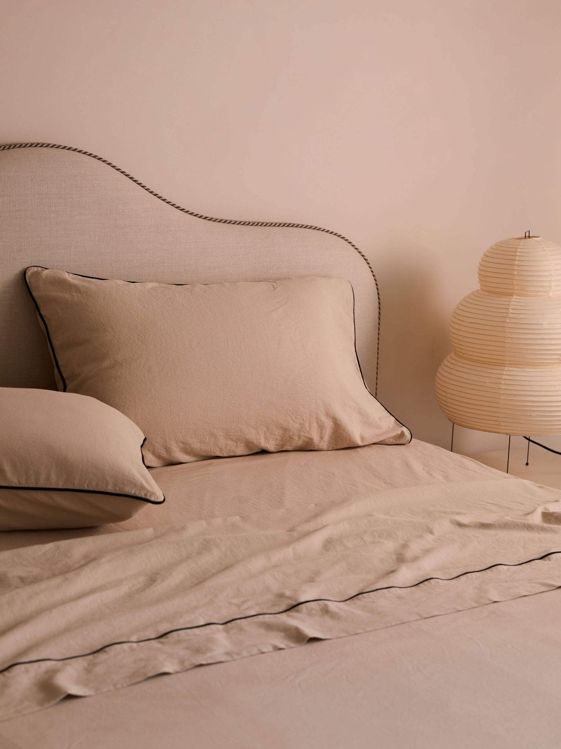 Avenue Oatmeal Piped Linen & Cotton Pillowcases