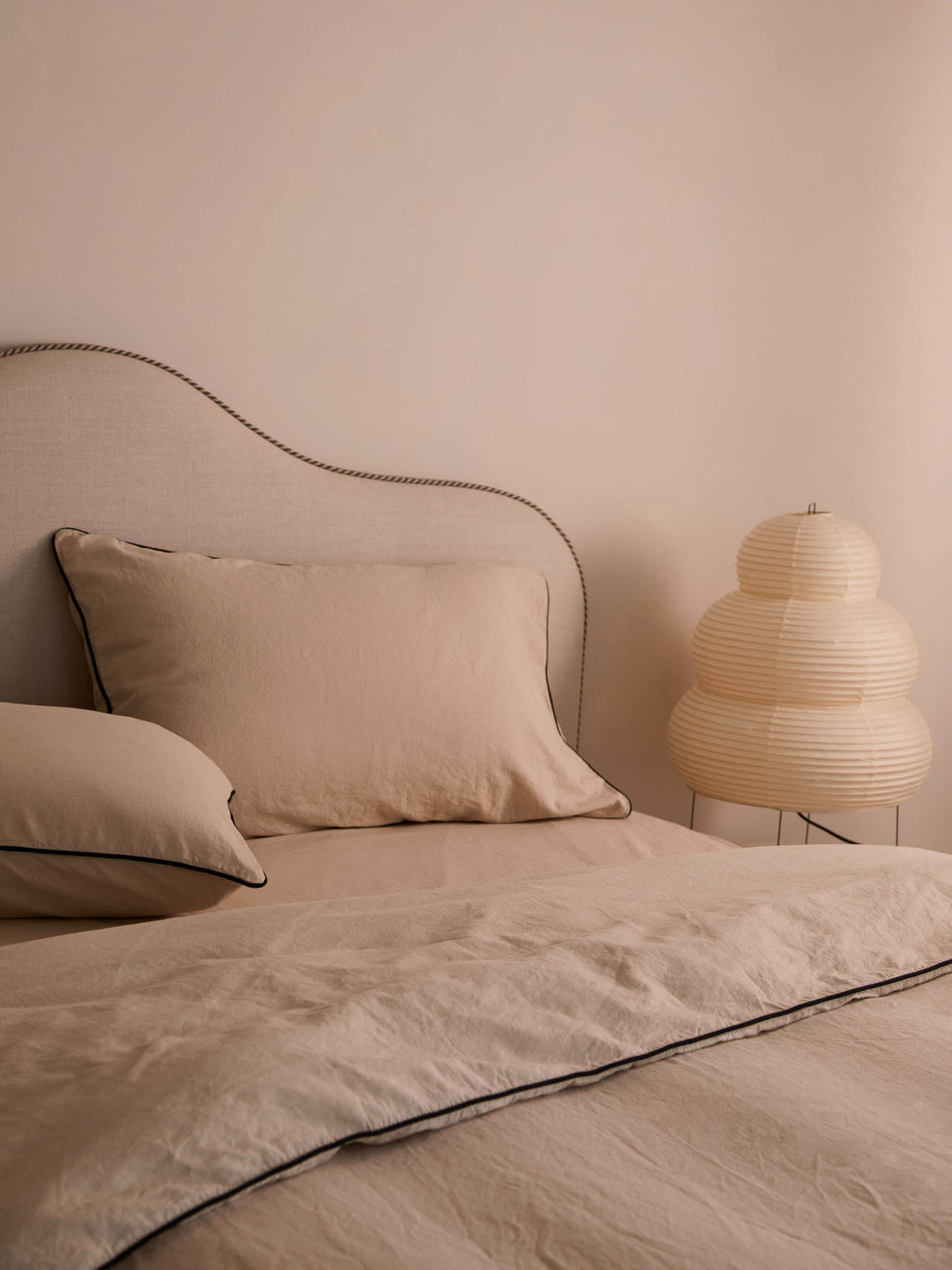 Avenue Oatmeal Piped Linen & Cotton Pillowcases