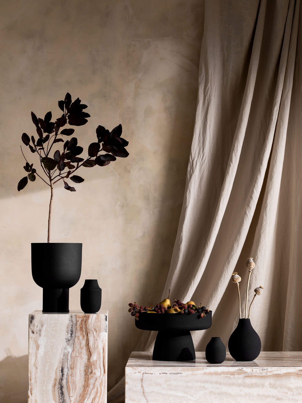 Mona Black Pedestal
