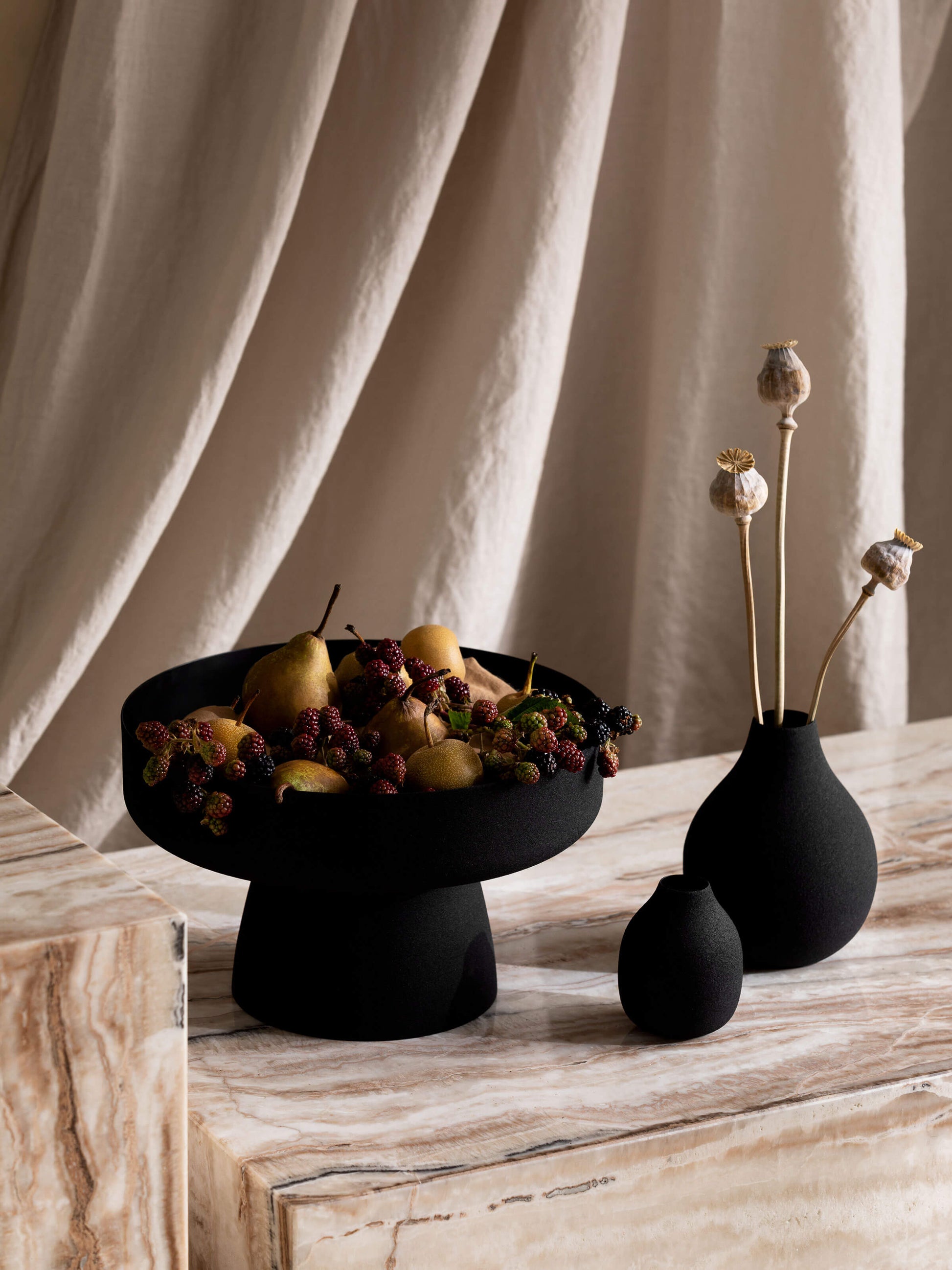 Mona Black Pedestal
