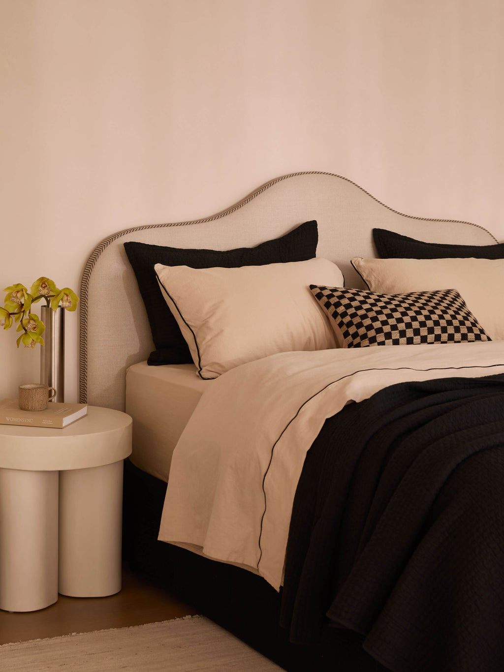 Avenue Oatmeal Piped Linen & Cotton Pillowcases