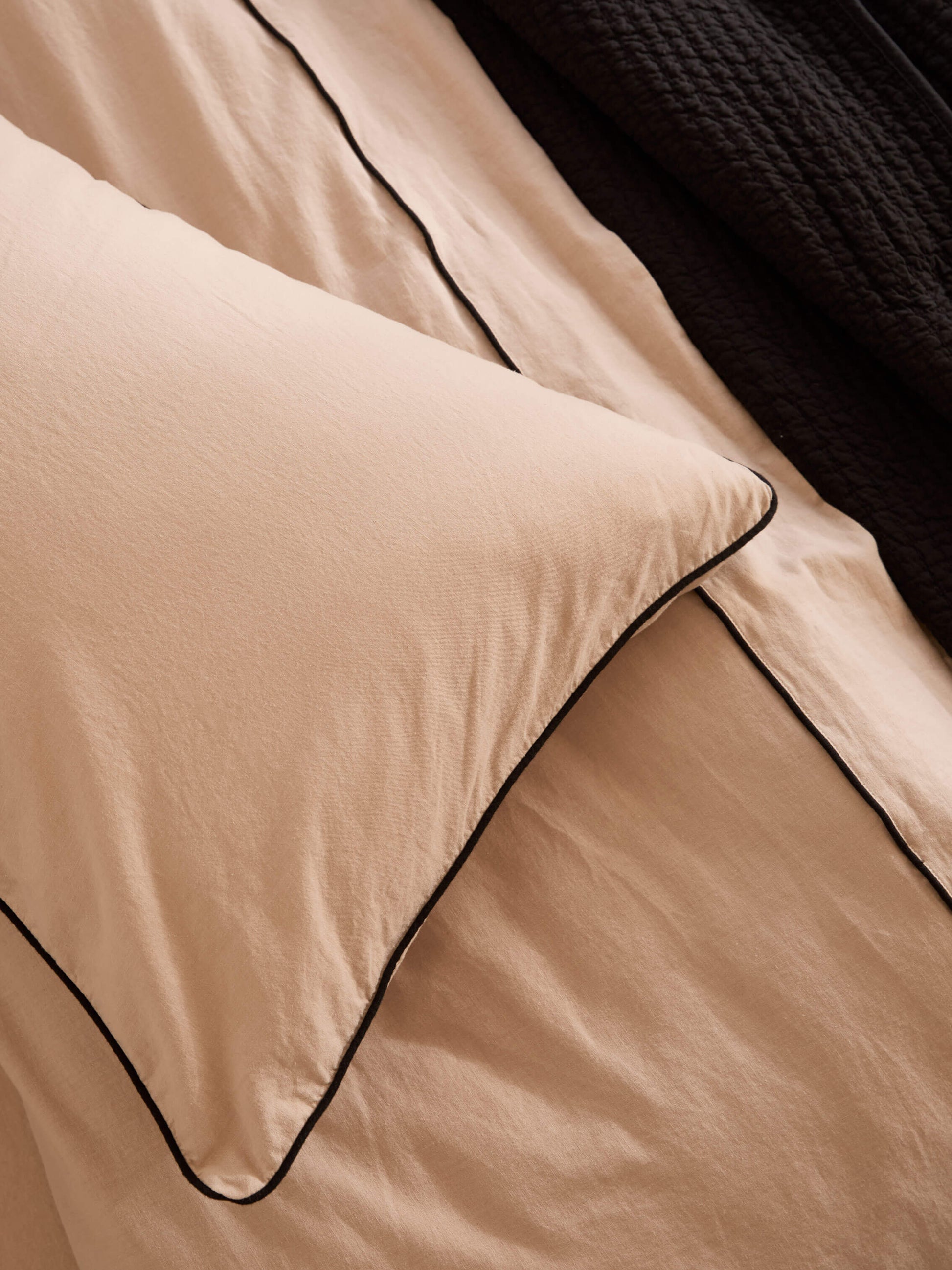 Aspen Black Pure Cotton Quilt