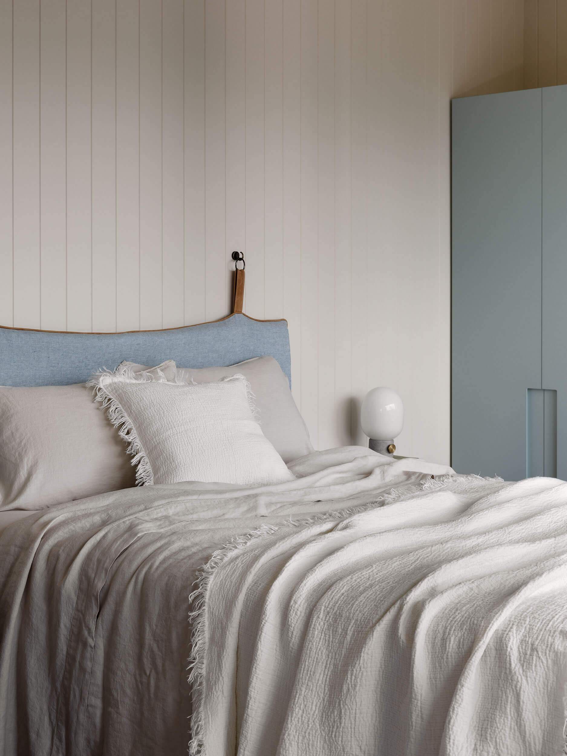 Ava Chalk Pure Linen Throw