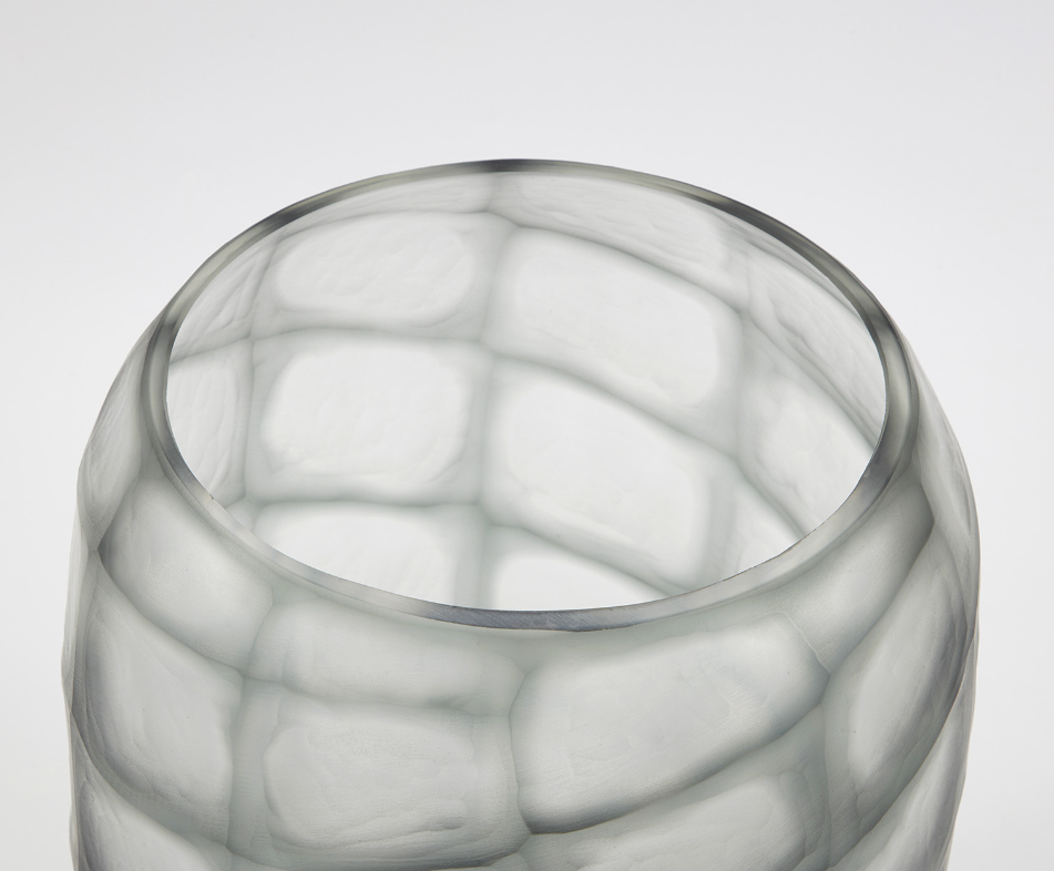 Canasta Vase in Smoke