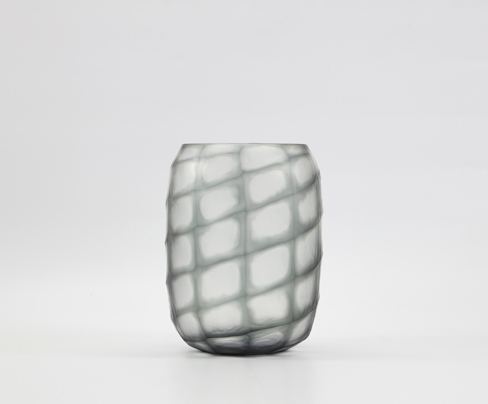 Canasta Vase in Smoke