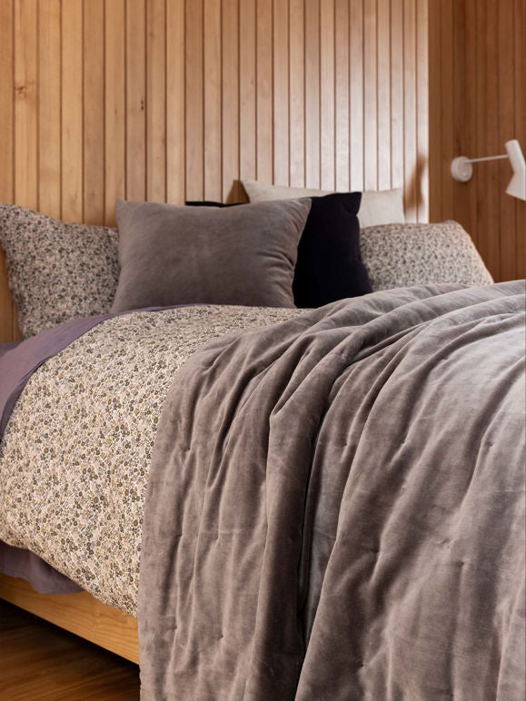Velvet Quilt in Doe