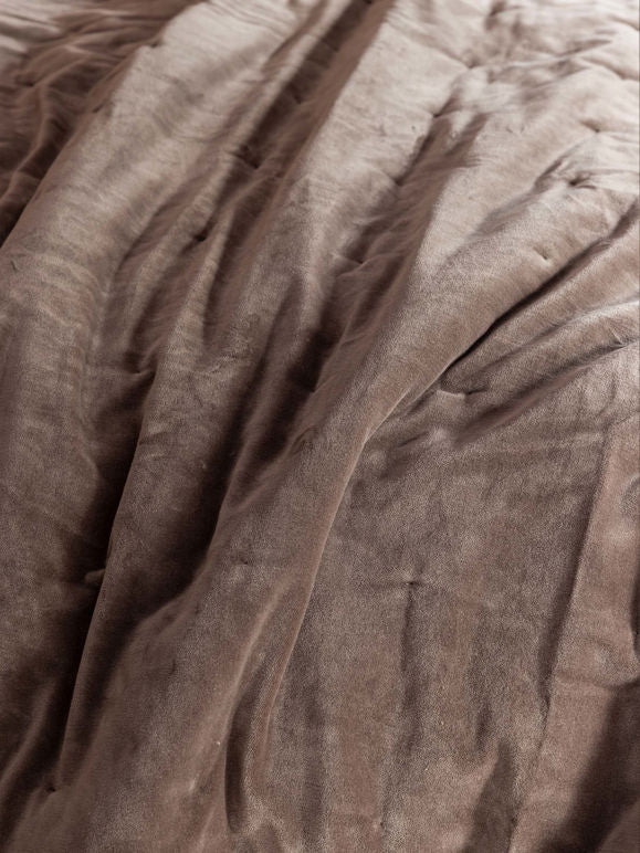 Velvet Quilt in Doe
