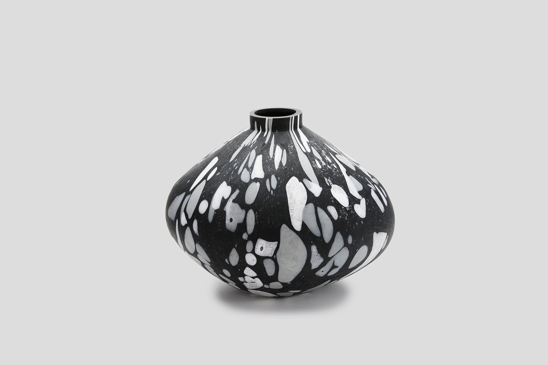Mineral Vase Mottled Black