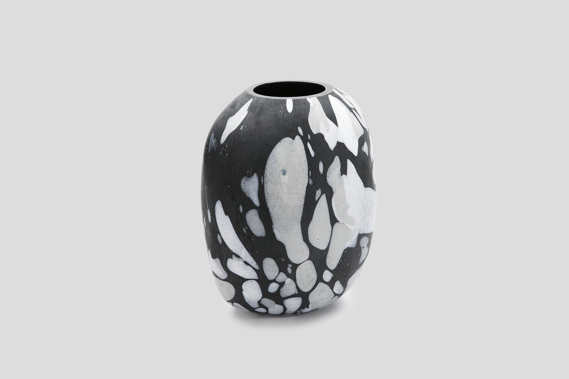 Mineral Vase Mottled Black