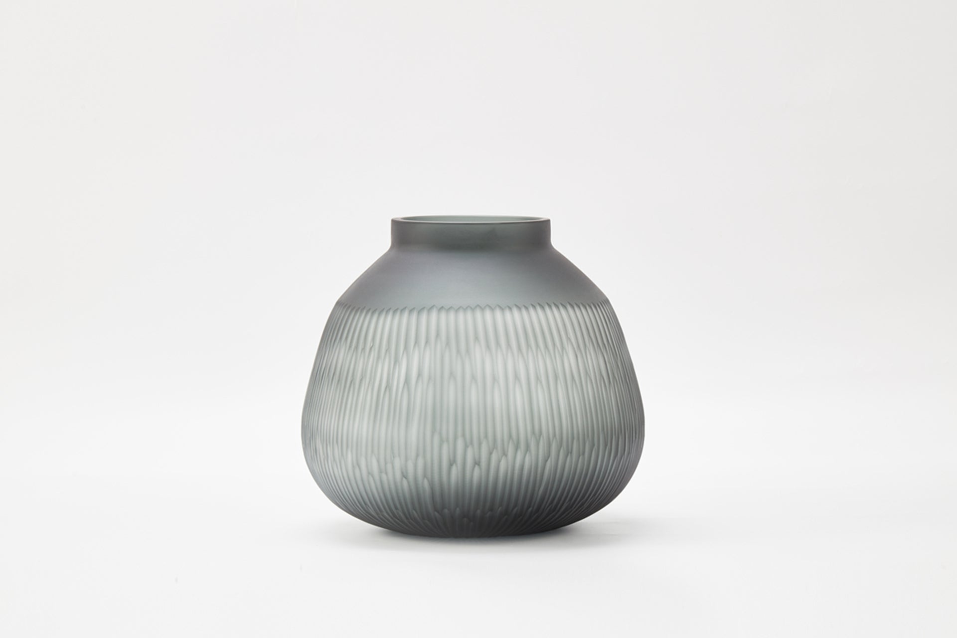 Tuber Vase in Smoke