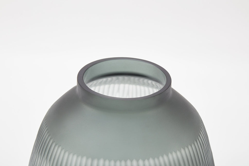 Tuber Vase in Smoke
