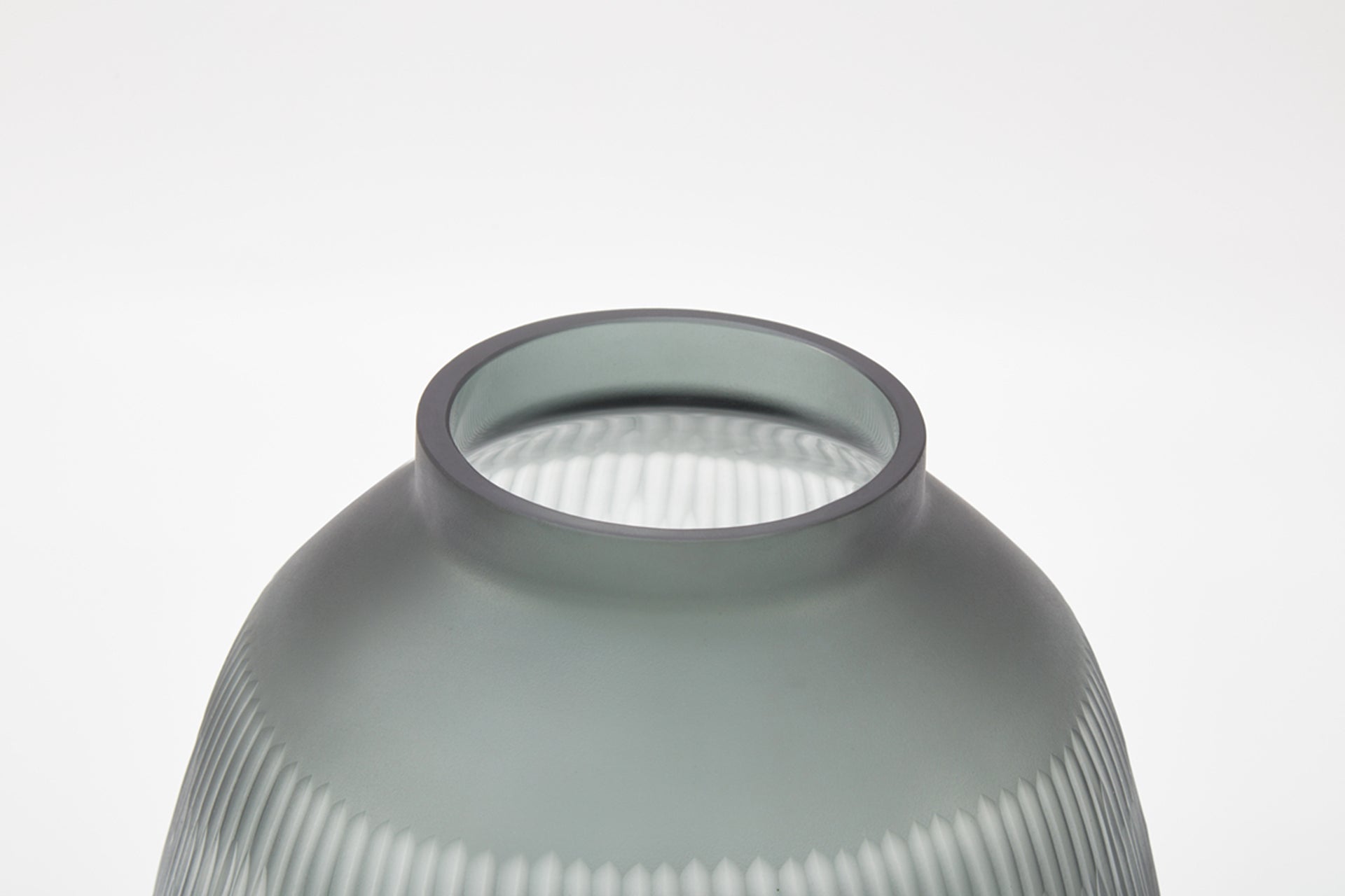 Tuber Vase in Smoke