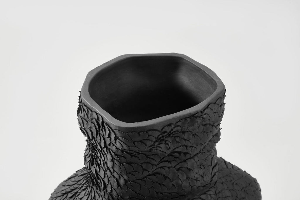 Alysium Vase Medium Ebony