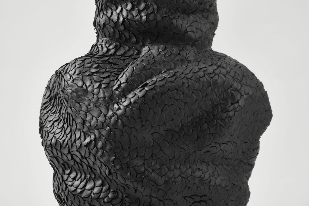 Alysium Vase Medium Ebony