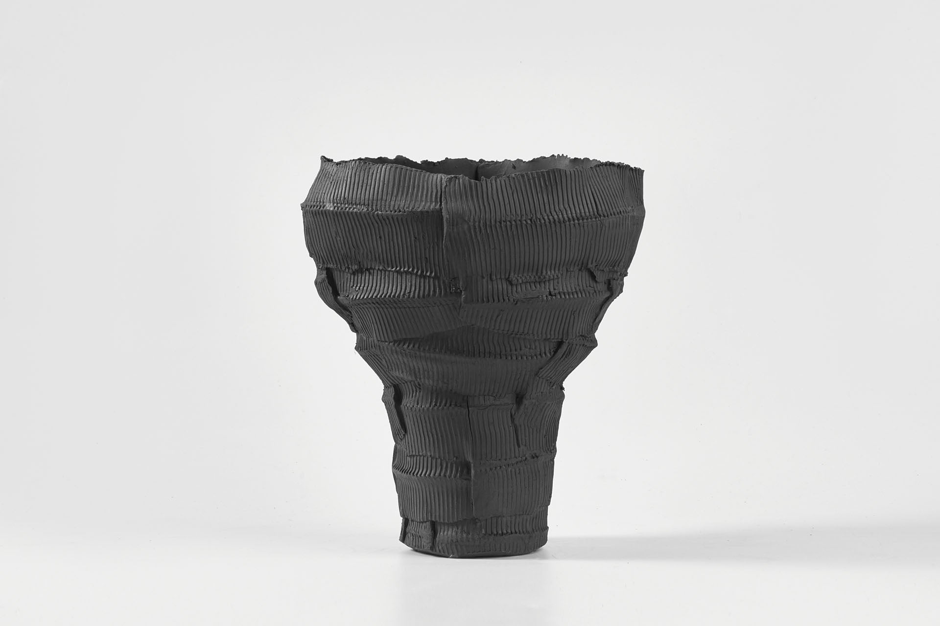 Ponderosa Vase Ebony