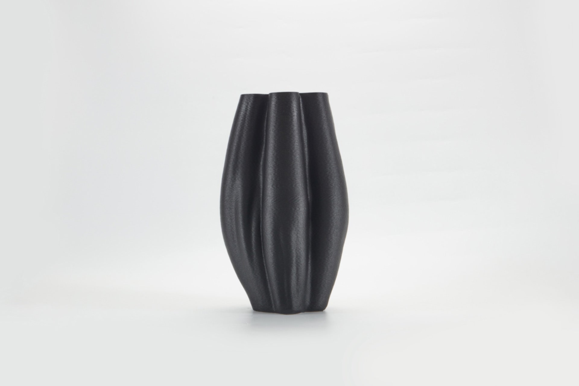 La Mer Vase in Ebony