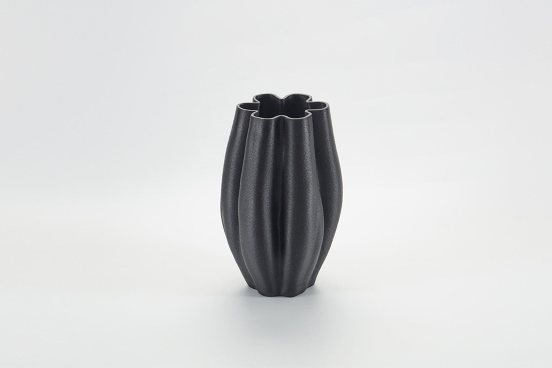 La Mer Vase in Ebony