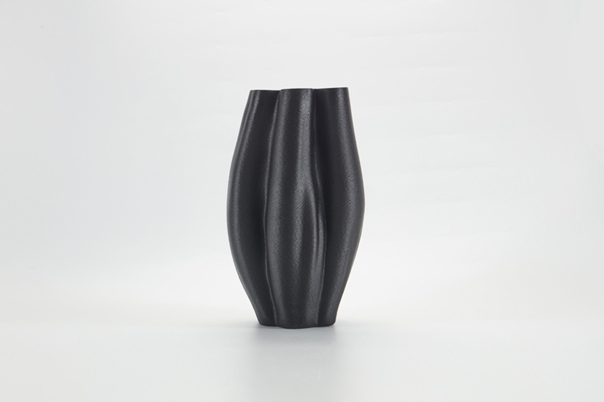 La Mer Vase in Ebony