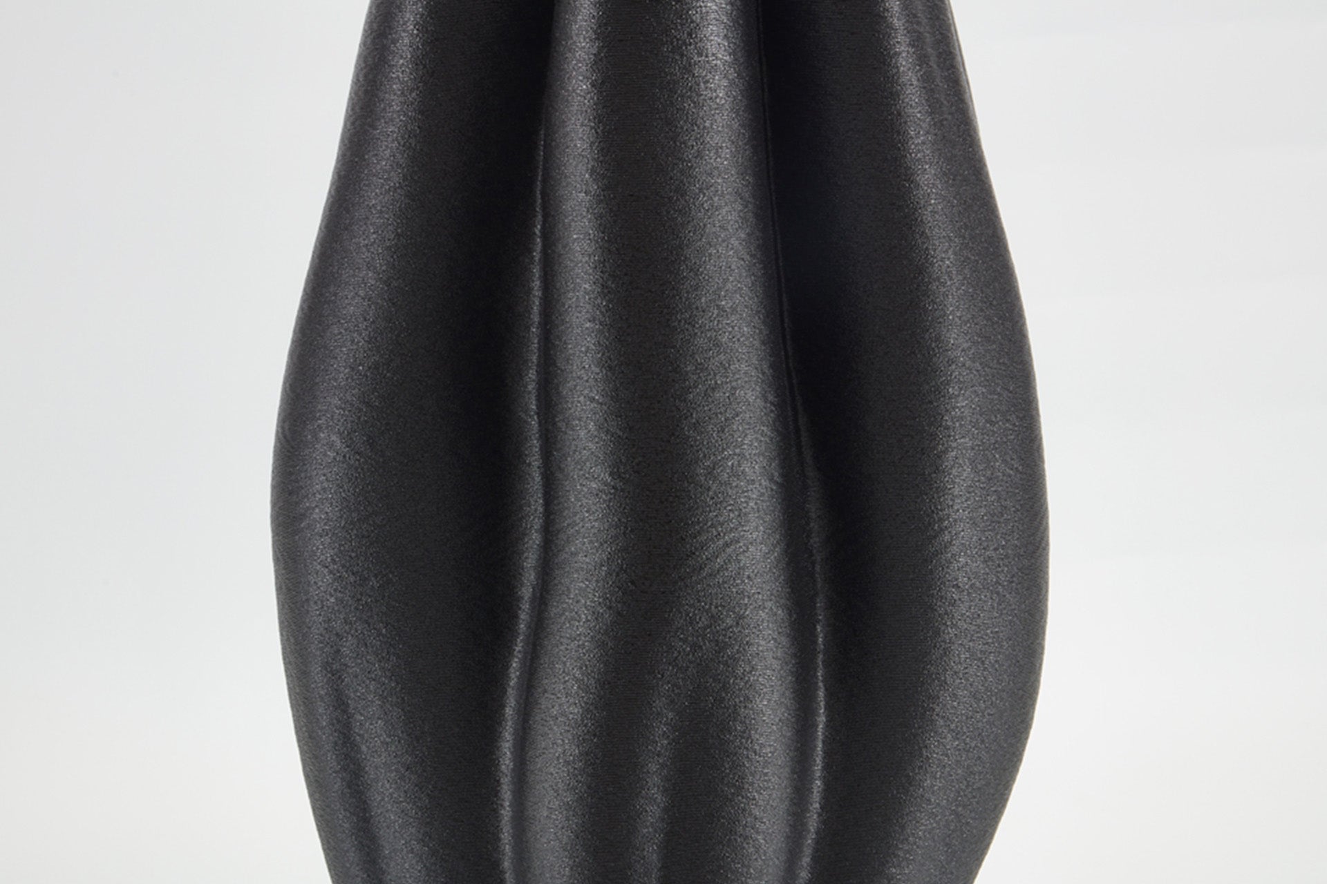 La Mer Vase in Ebony