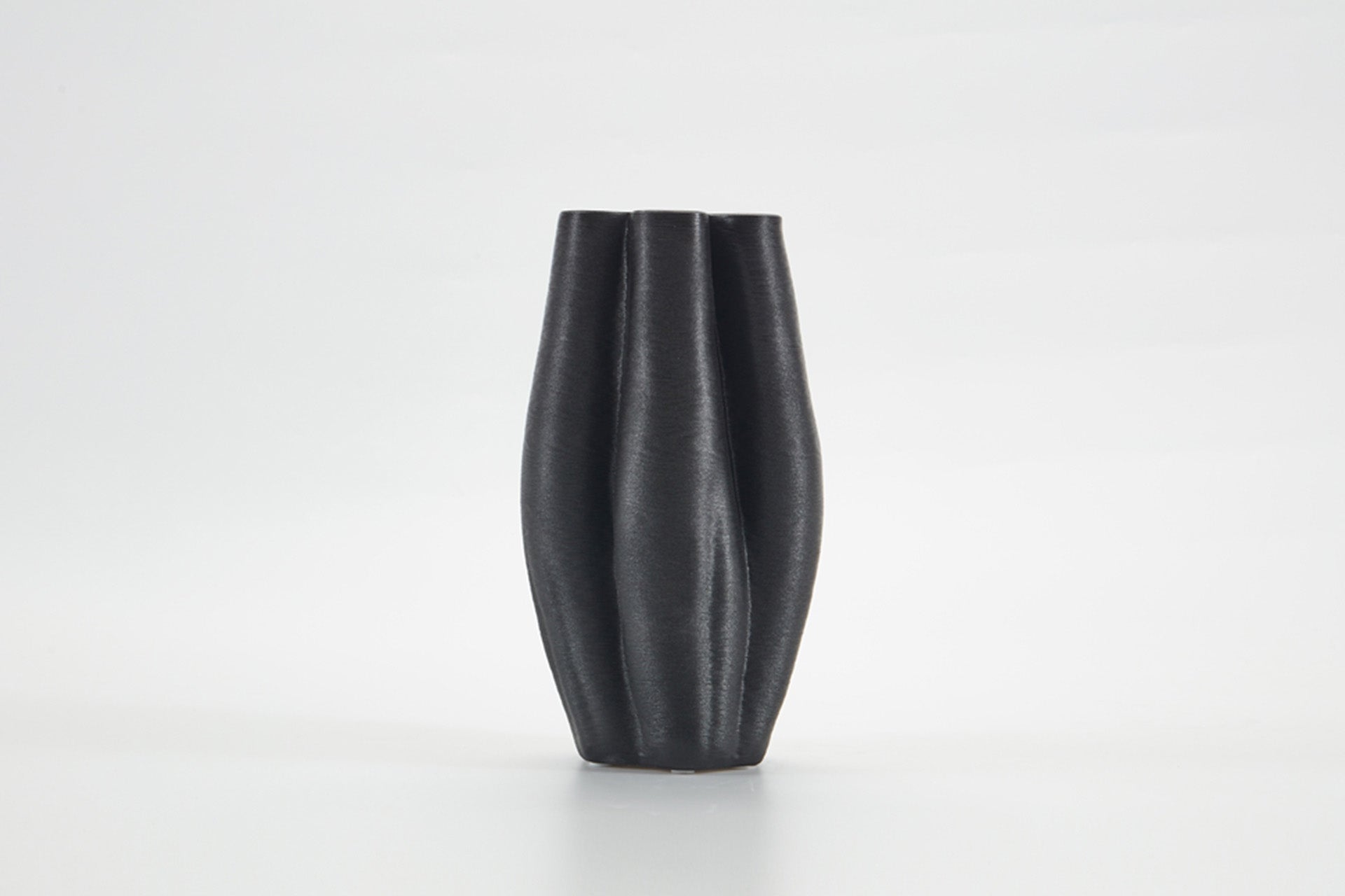 La Mer Vase in Ebony