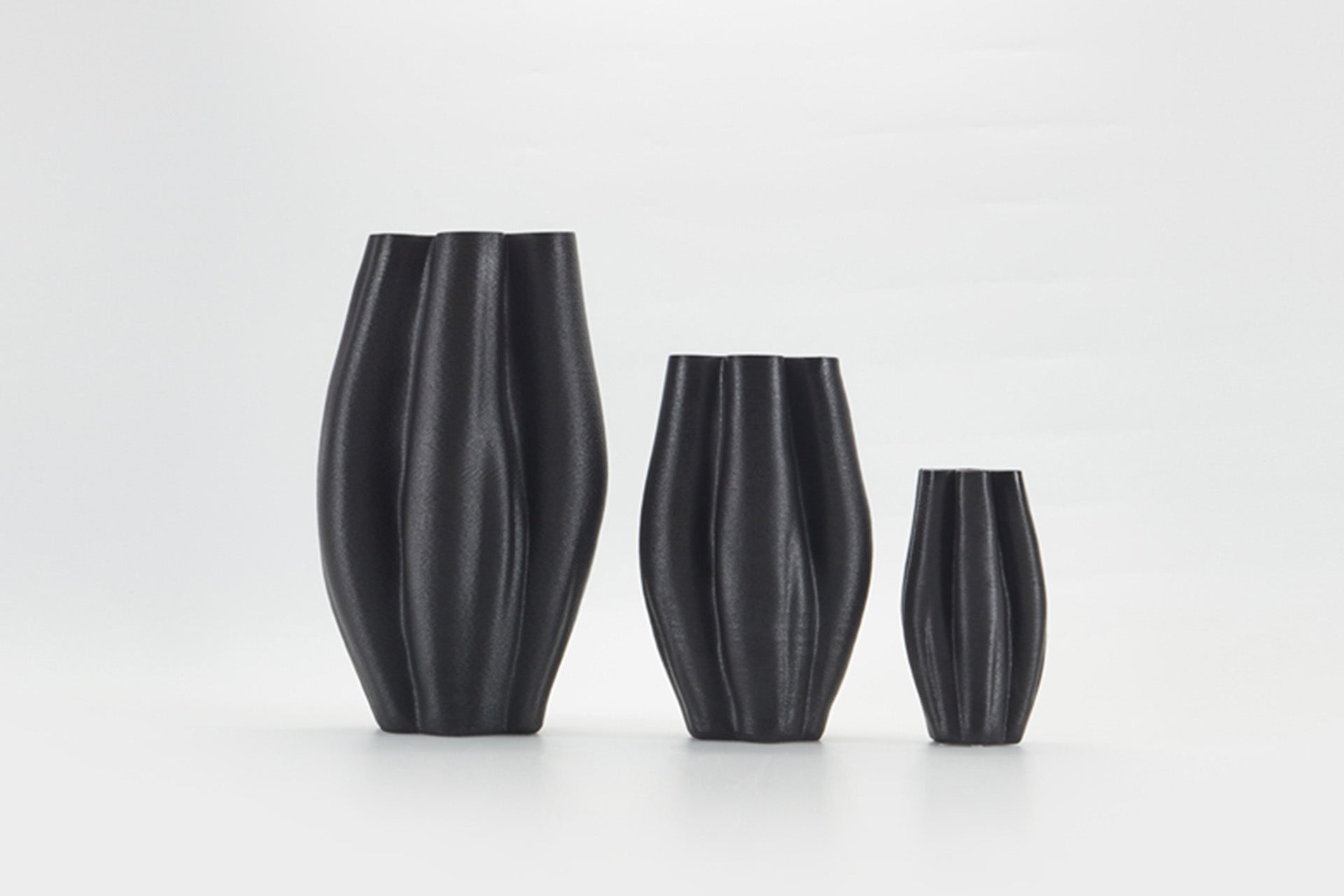 La Mer Vase in Ebony